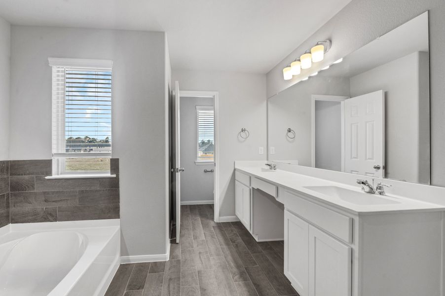 Representative furnished interior of a home built from the Floor Plan 1774 by Colina Homes in Rollingbrook Estates, Baytown (Image 11).