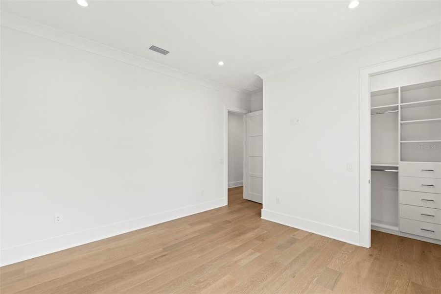 Spacious, unfurnished interior of a new home in , Tampa (Image 51).