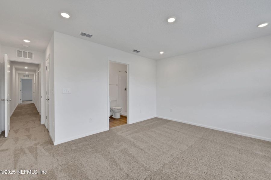 Spacious, unfurnished interior of a new home in Kasen Oaks, Jacksonville (Image 23).