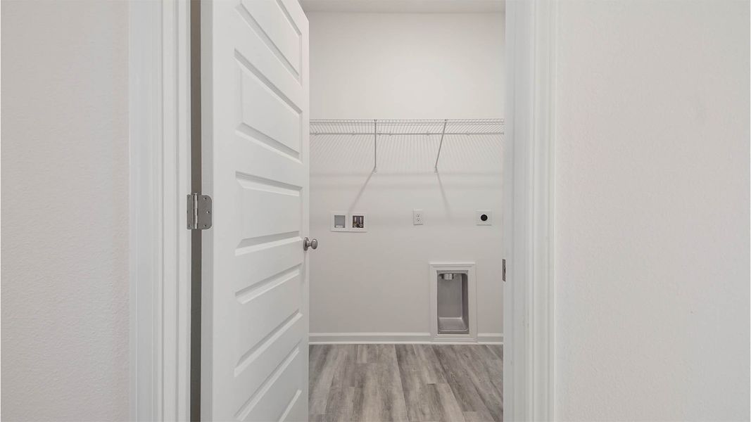 Spacious, unfurnished interior of a new home in Owl's Head East, Freeport (Image 25).