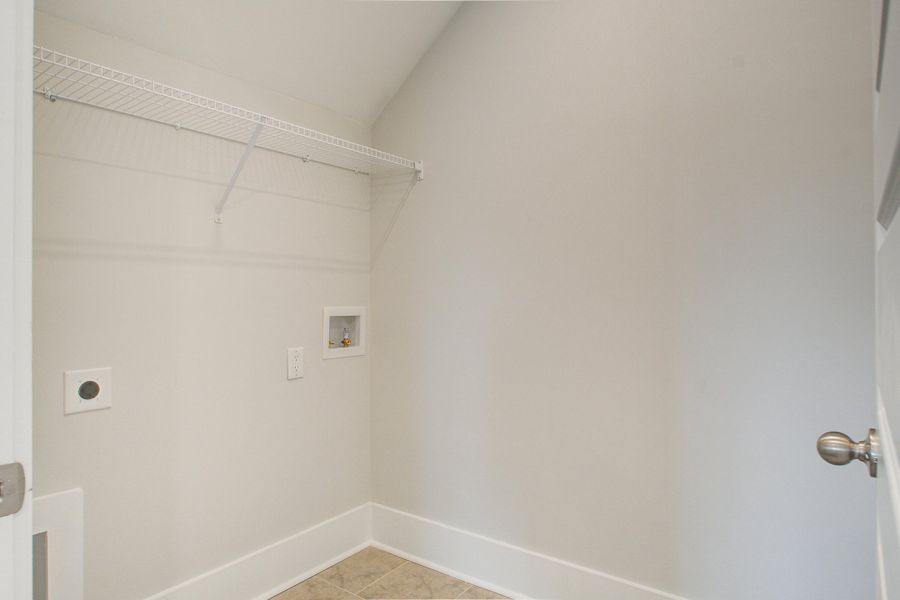 Spacious, unfurnished interior of a new home in Pamlico Terrace, Awendaw (Image 20).