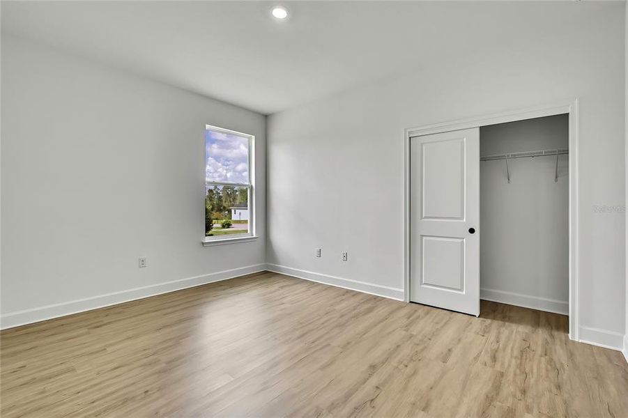 Spacious, unfurnished interior of a new home in , Spring Hill (Image 33).