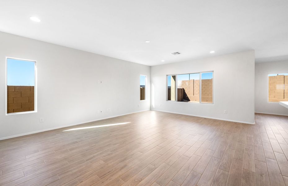 Spacious, unfurnished interior of a new home in Parkside at Anthem at Merrill Ranch, Florence (Image 19).