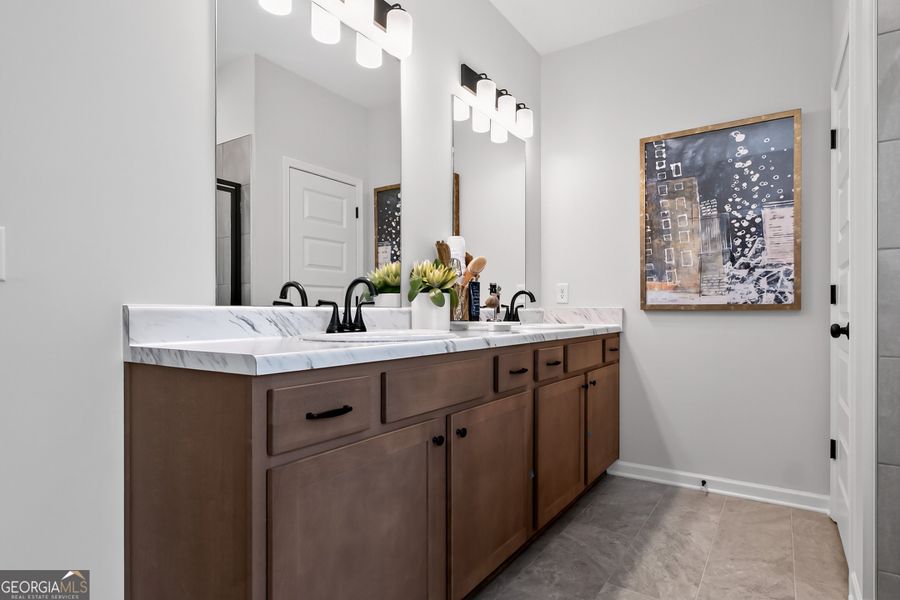 Furnished interior view inside a new home in Stonebridge North, Macon (Image 36).