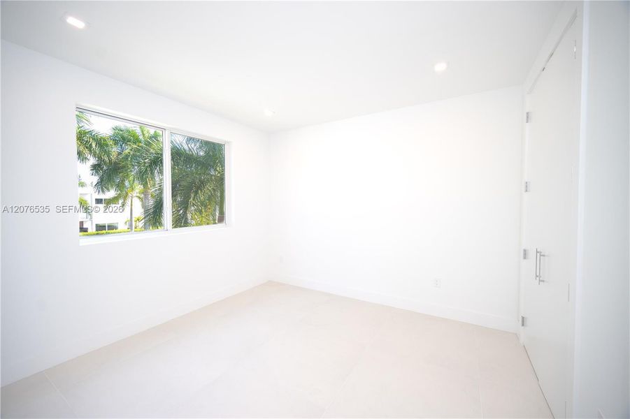 Spacious, unfurnished interior of a new home in , Doral (Image 27).