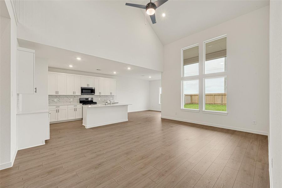 Spacious, unfurnished interior of a new home in Tamarron, Fulshear (Image 11).
