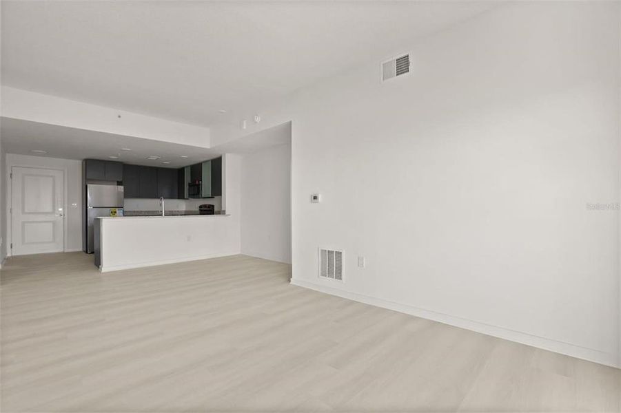 Spacious, unfurnished interior of a new home in , Orlando (Image 22).