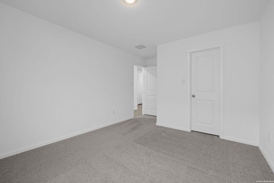 Spacious, unfurnished interior of a new home in Voss Farms, New Braunfels (Image 9).