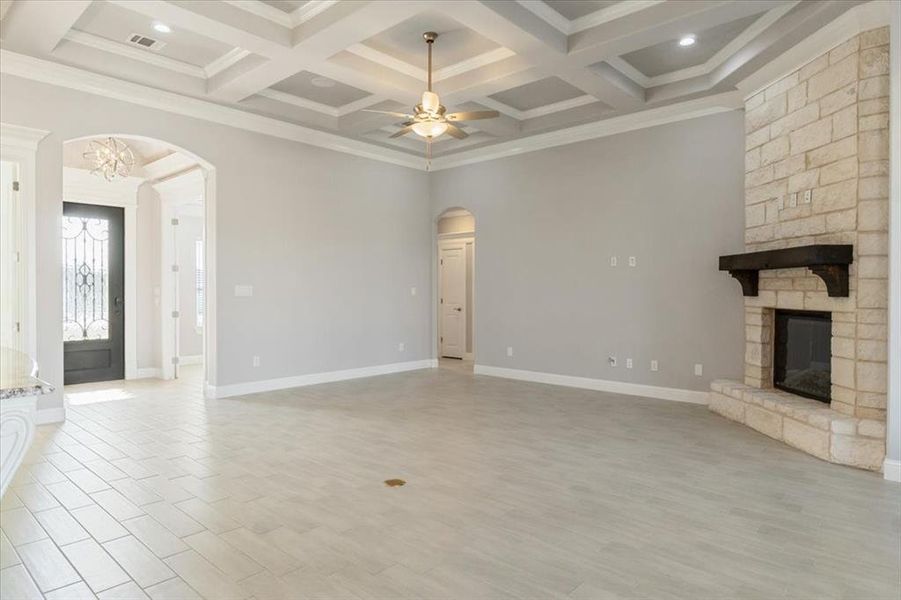 Spacious, unfurnished interior of a new home in , Weatherford (Image 12).