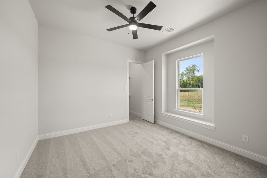 Spacious, unfurnished interior of a new home in Waterfall Ranch, Waxahachie (Image 21).