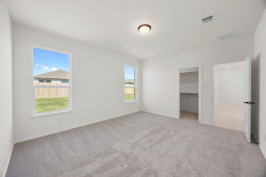 Spacious, unfurnished interior of a new home in Mustang Valley, Manor (Image 22).