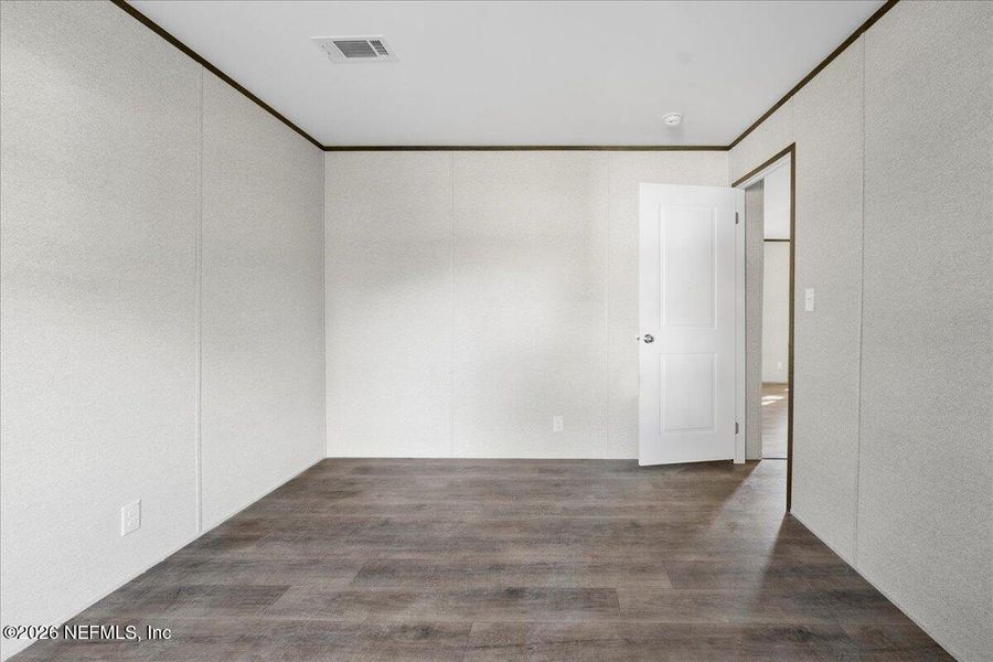 Spacious, unfurnished interior of a new home in , Palatka (Image 25).