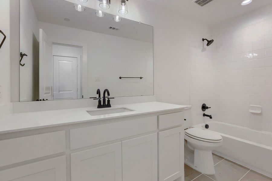 617 Damsel June - Full Bathroom