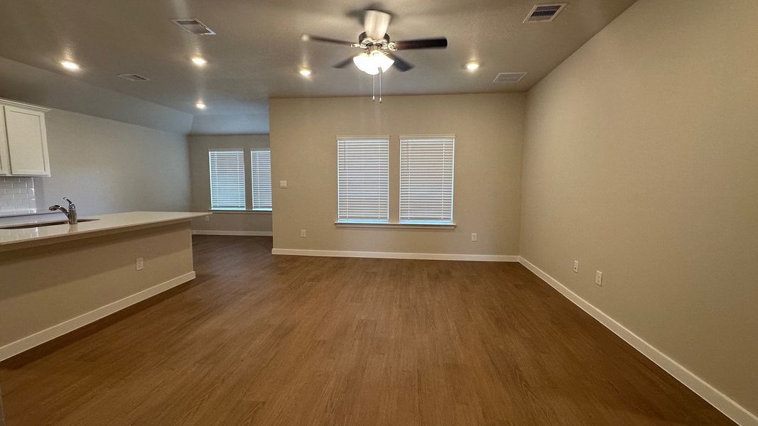 Spacious, unfurnished interior of a new home in Rancho Vista, Corpus Christi (Image 14).