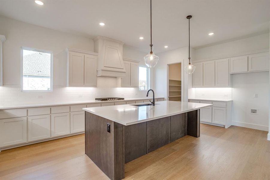 Furnished interior view inside a new home in Waterfall Ranch, Waxahachie (Image 8).