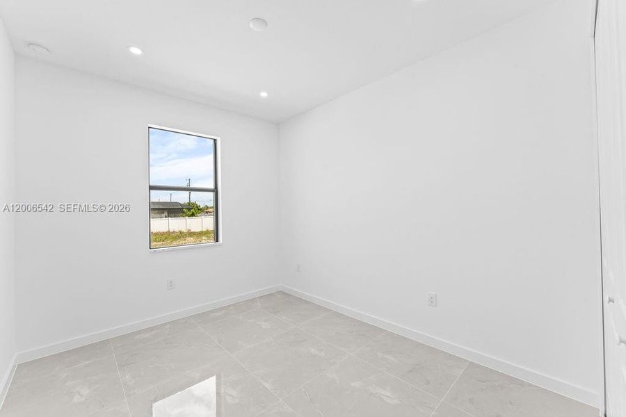 Spacious, unfurnished interior of a new home in , Cape Coral (Image 22).