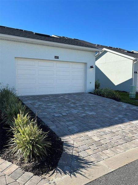 Exterior details and patio area of a home in , Winter Garden (Image 28).