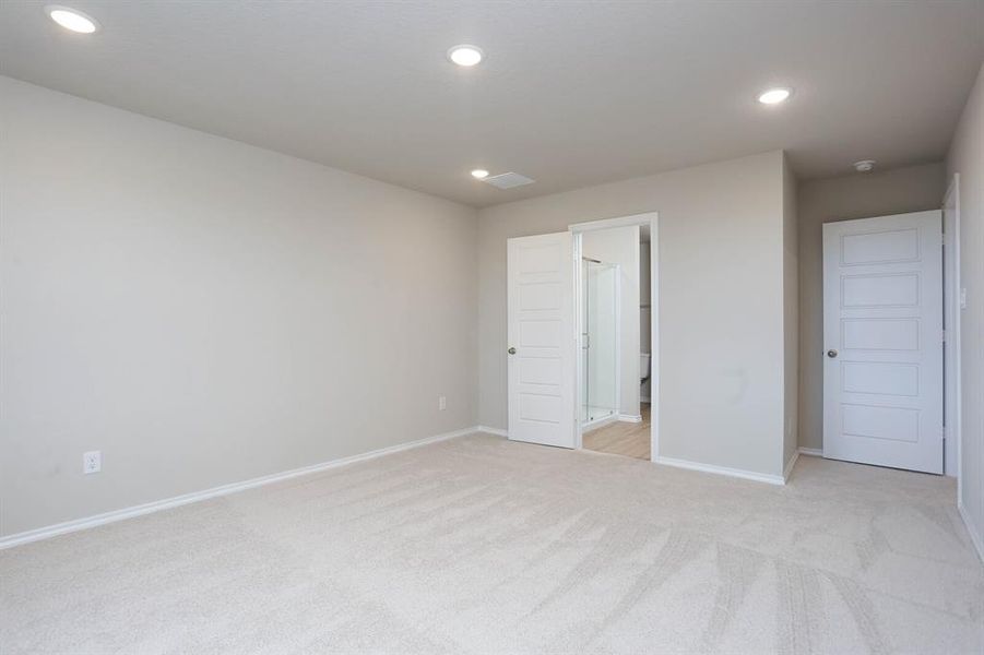 Spacious, unfurnished interior of a new home in Churchill 40s, Anna (Image 25). Spacious, unfurnished interior of a new home in Churchill 40s, Anna (Image 25).