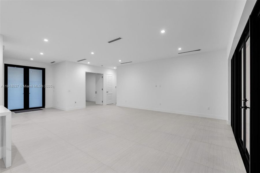 Spacious, unfurnished interior of a new home in , Cutler Bay (Image 67).