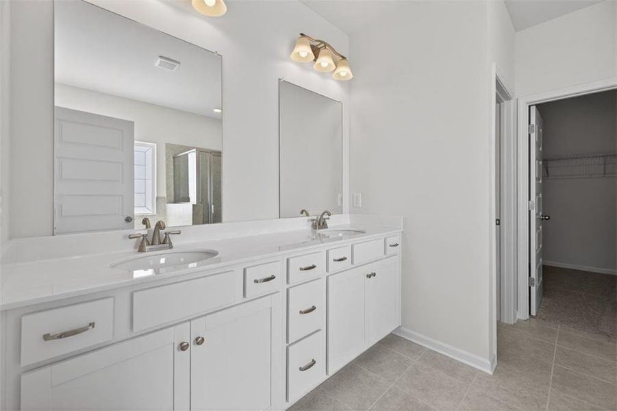 Furnished interior view inside a new home in Victoria Heights, Dallas (Image 14).