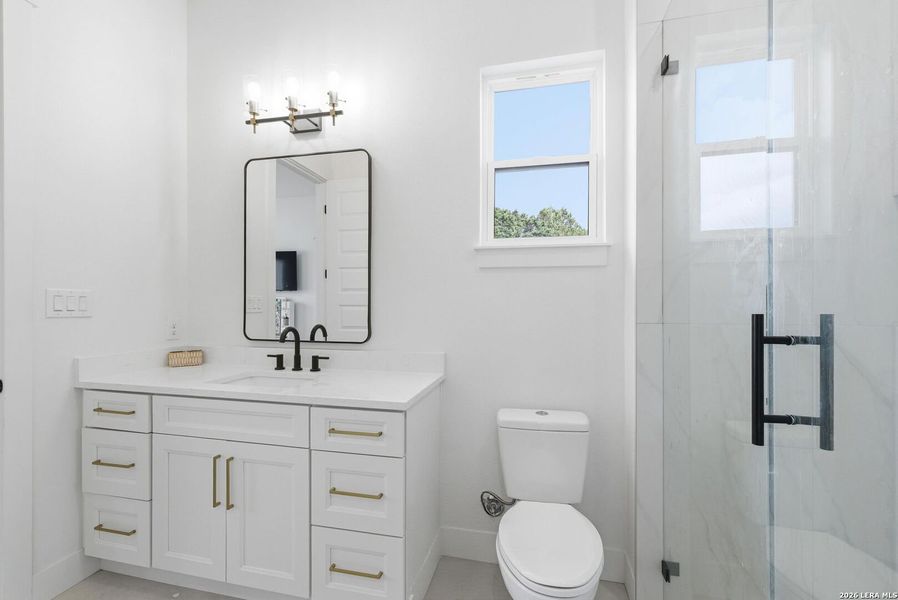 Furnished interior view inside a new home in , Bandera (Image 14).