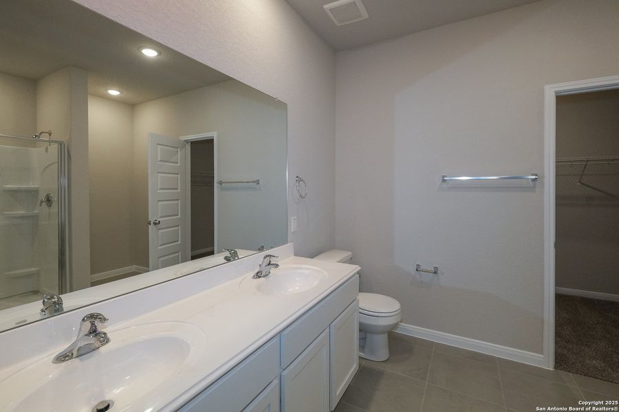 Furnished interior view inside a new home in Paloma Park, Converse (Image 10).