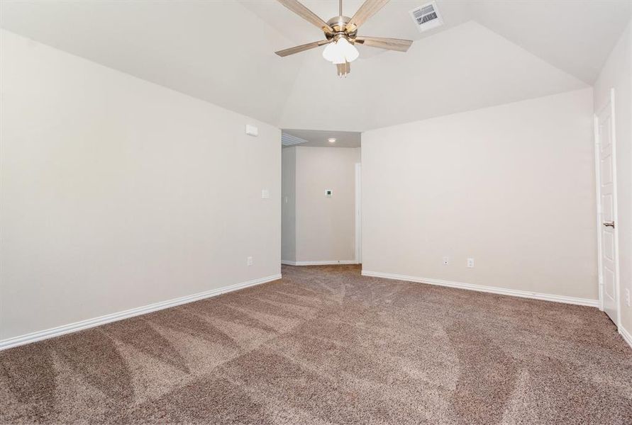 Spacious, unfurnished interior of a new home in Courts Of Bonnie Brae, Denton (Image 11).