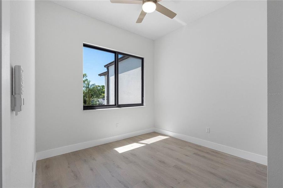 Spacious, unfurnished interior of a new home in , Tampa (Image 25).