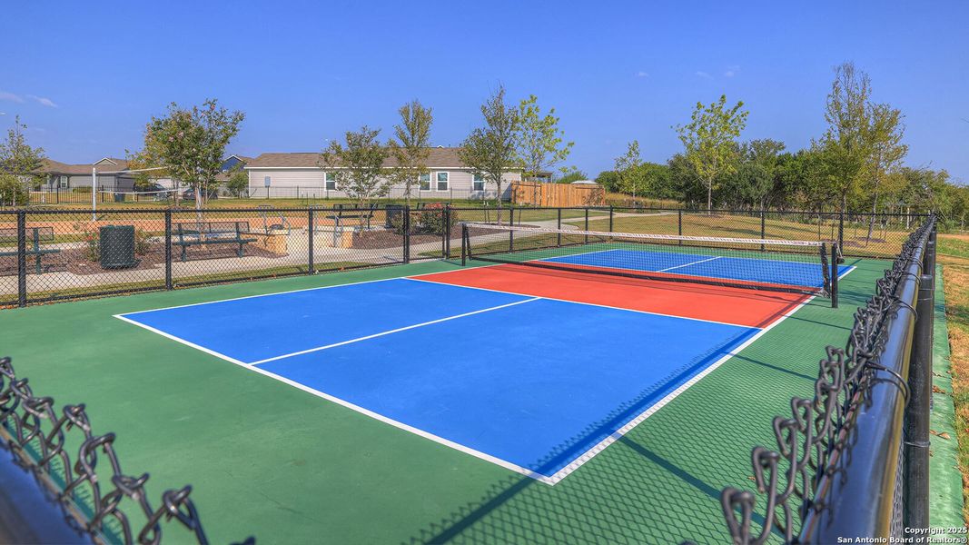 Community amenities in Sunset Oaks, Maxwell (Image 17).