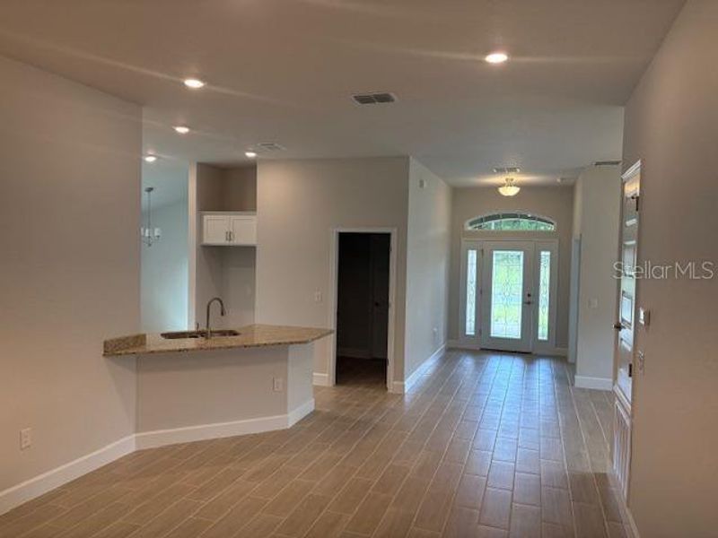 Spacious, unfurnished interior of a new home in Juliette Falls, Dunnellon (Image 6).