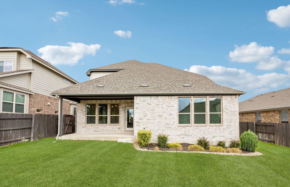 Exterior details and patio area of a home in Crescent Bluff, Georgetown (Image 3).