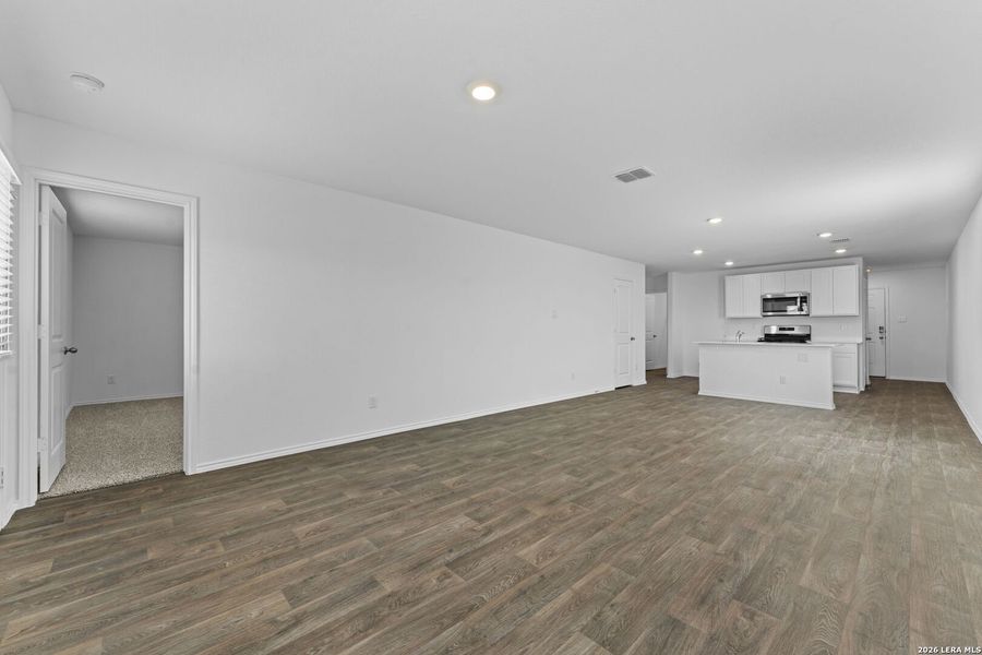 Spacious, unfurnished interior of a new home in Preserve at Medina, Von Ormy (Image 21).