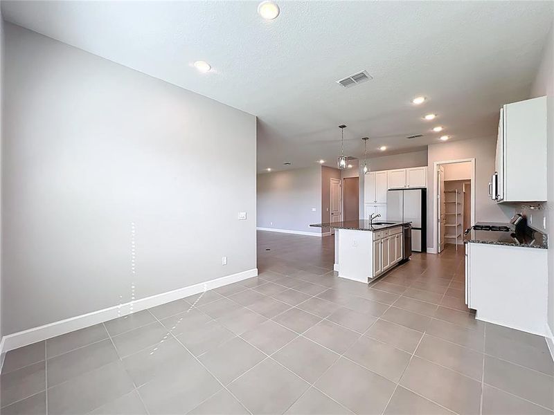 Spacious, unfurnished interior of a new home in , Winter Garden (Image 30).