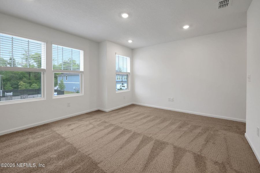 Spacious, unfurnished interior of a new home in Kasen Oaks, Jacksonville (Image 21).