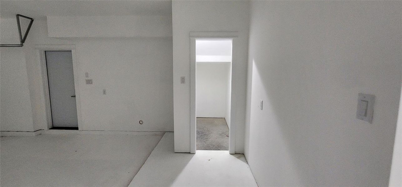 Spacious, unfurnished interior of a new home in , Houston (Image 20).