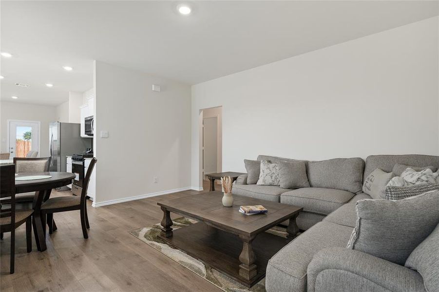 Furnished interior view inside a new home in Elevon, Lavon (Image 11).