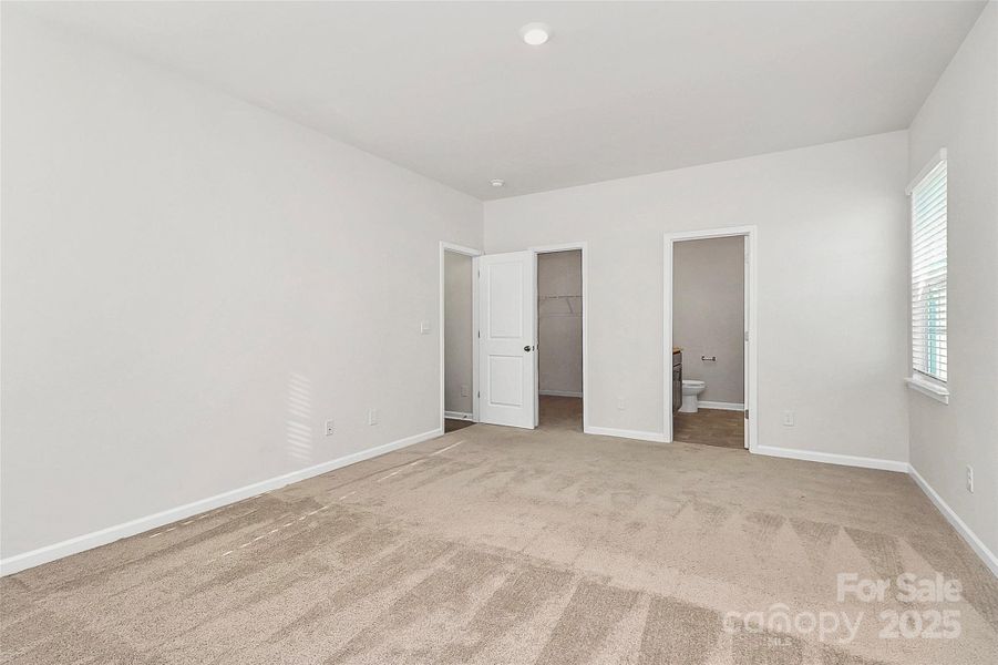 Spacious, unfurnished interior of a new home in , Gastonia (Image 25).