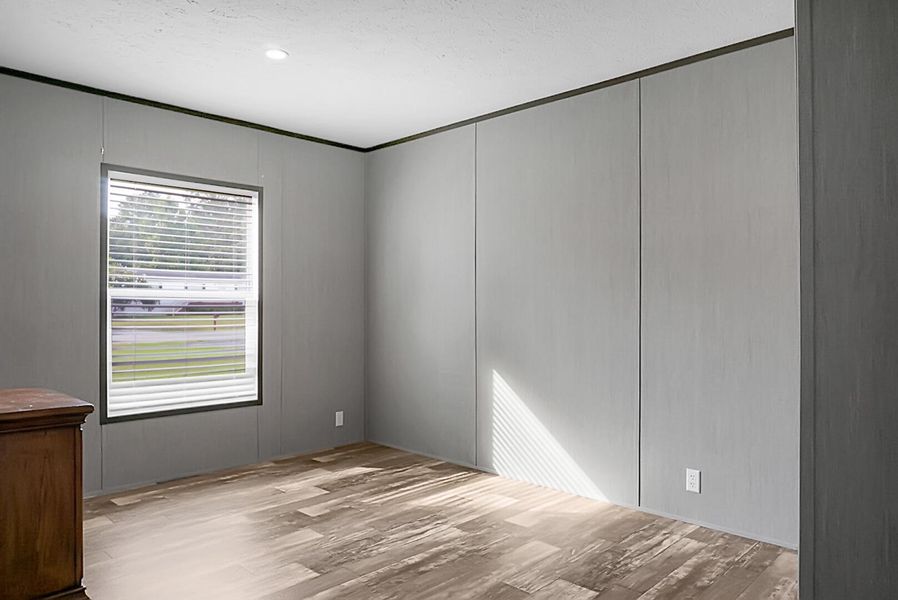 Spacious, unfurnished interior of a new home in , Bonneau (Image 18).