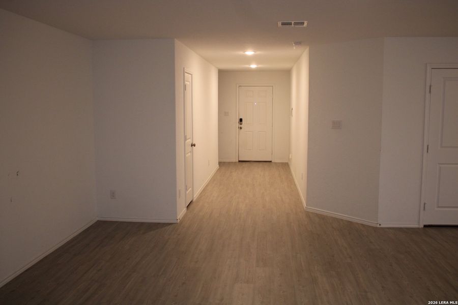 Spacious, unfurnished interior of a new home in Waterwheel, San Antonio (Image 10).