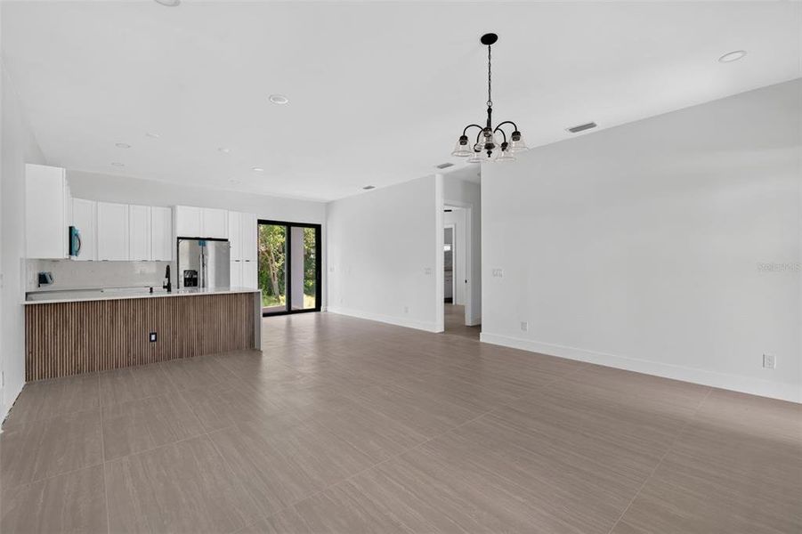 Spacious, unfurnished interior of a new home in , Port Charlotte (Image 13).