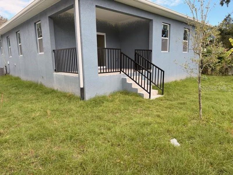 Exterior details and patio area of a home in , Tampa (Image 21).