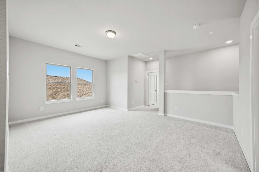 Spacious, unfurnished interior of a new home in Sunterra 40, Katy (Image 30).