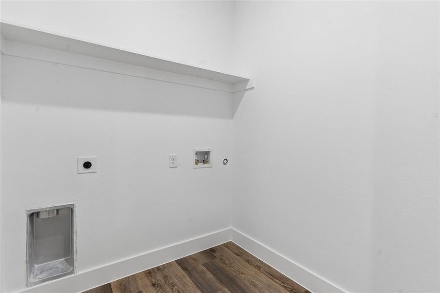 Spacious, unfurnished interior of a new home in , Dallas (Image 21).