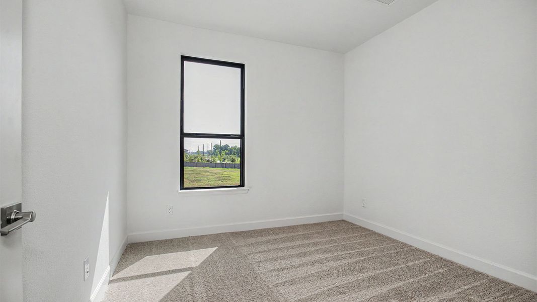 Spacious, unfurnished interior of a new home in Sienna, Missouri City (Image 17).