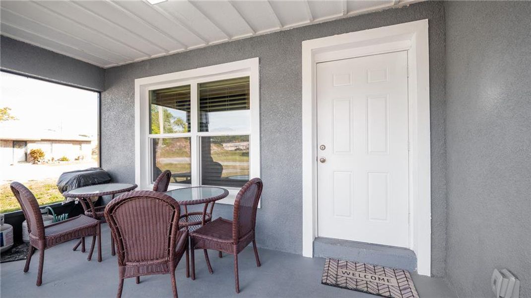 Exterior details and patio area of a home in , Lake Wales (Image 25).