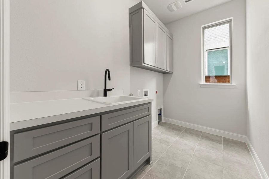 Albert II D Laundry Room