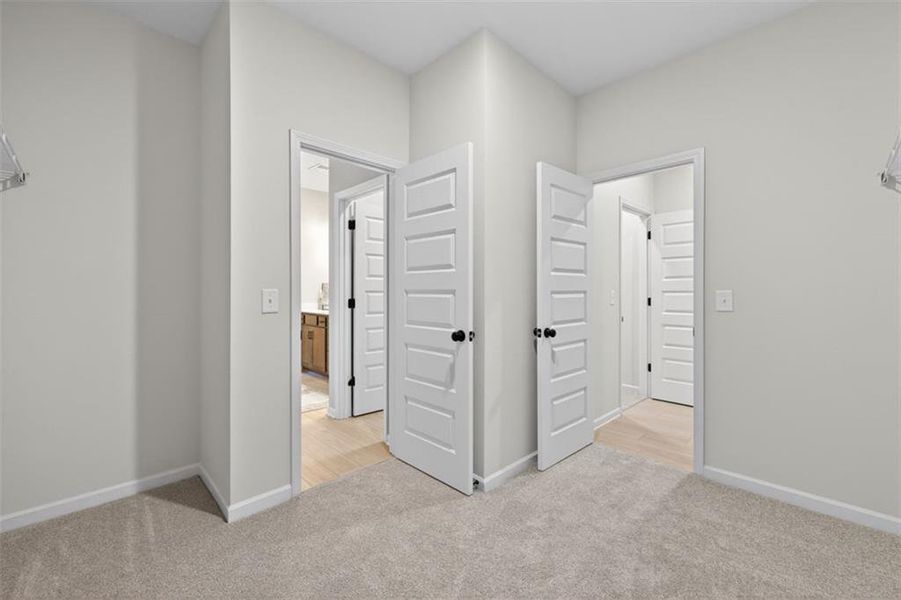 Spacious, unfurnished interior of a new home in Saddle Ridge, Calhoun (Image 18).