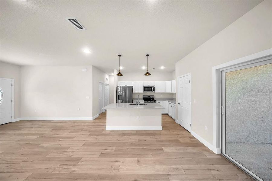 Spacious, unfurnished interior of a new home in , Ocala (Image 35).