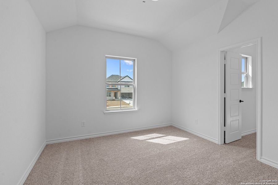 Spacious, unfurnished interior of a new home in Lily Springs, Seguin (Image 15).
