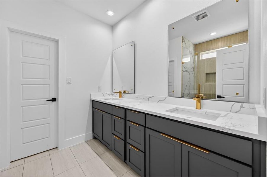 Furnished interior view inside a new home in , Grand Prairie (Image 9).